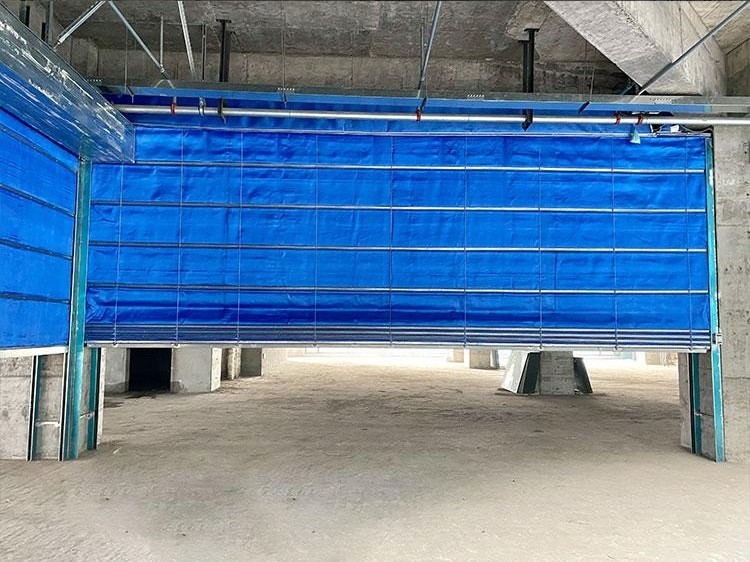 無機布防火卷簾（折疊式）