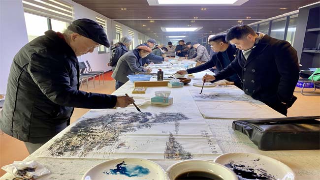 西子畫院在堅盾舉行年會