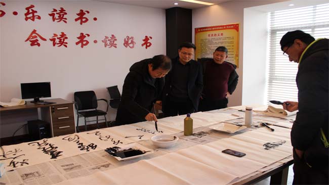 西子畫院在堅盾舉行年會