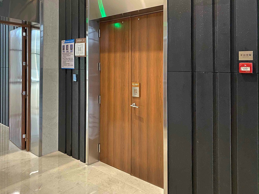 鋼質(zhì)防火門(mén)帶轉(zhuǎn)印